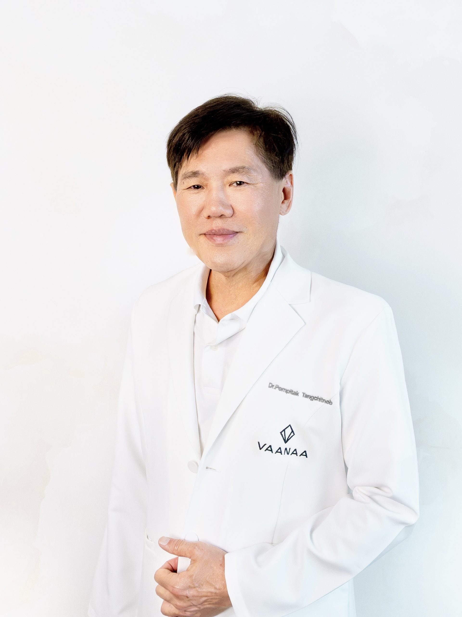Dr. Pornpitak Tangjitnop, Regenerative Medicine Specialist at VAANAA Longevity Bang Saen